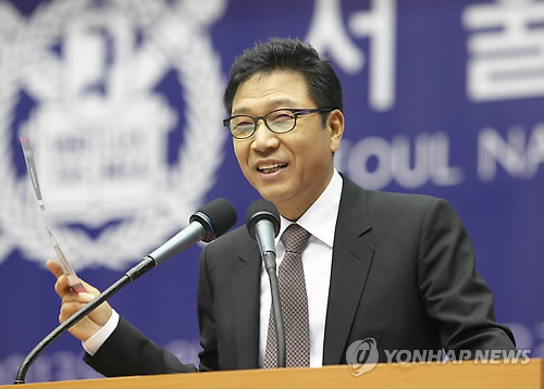 资料图片：SM娱乐公司会长李秀满（韩联社）