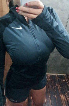 韩国女健身教练朴智恩走红网友激动肉搜