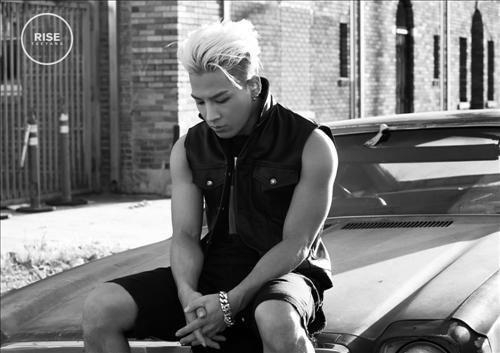 韩国男团BIGBANG成员太阳6月2日推出的第二张正规专辑《RISE》荣登“公告牌200强专辑榜”第112位。（韩联社）