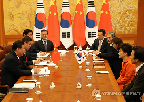韩国总统朴槿惠3日下午同到访的中国国家主席习近平举行首脑会谈。（韩联社）