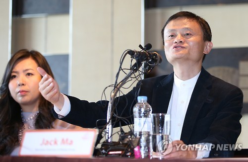 19日，阿里巴巴董事会主席马云在首尔凯悦大酒店召开记者恳谈会。（韩联社）