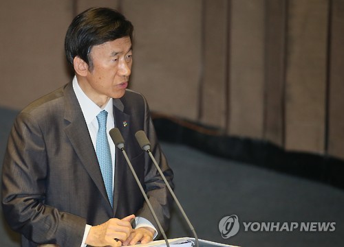 韩国外交部长官尹炳世19日出席国会质询政府有关政治、外交、安全工作会议。（韩联社）