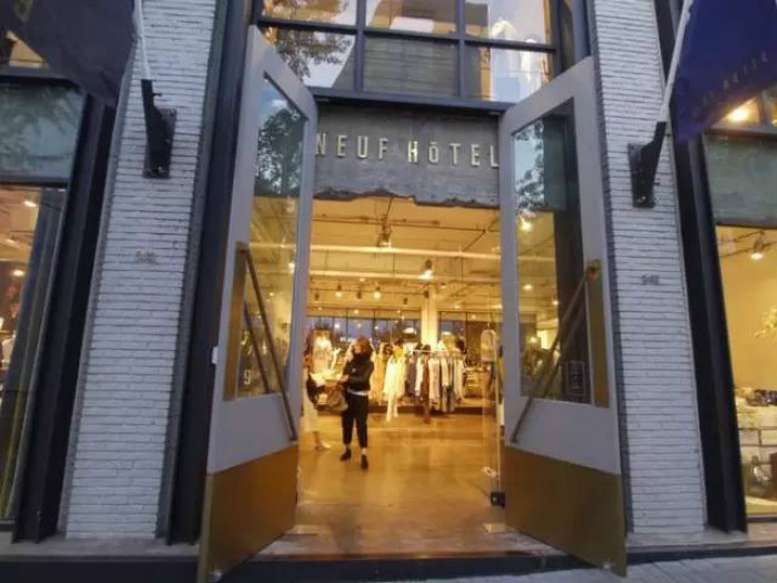 这家店的一层和二层基本都是卖服装的,到了三楼就全是家居用品了,个人非常喜欢他们家的家居类产品以及店铺里的陈列摆设,特别像London的Anthropologie,极力推荐!