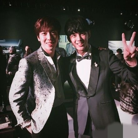 允儿李易峰王凯崔始源赵丽颖　中韩明星亲密合照