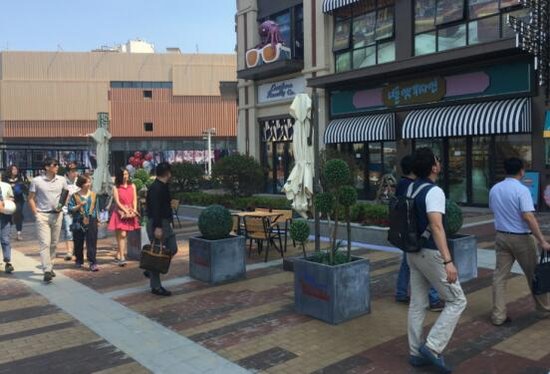 热烈欢迎韩国商家考察团前来中韩友谊金街考察签约