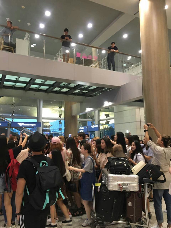 陈伟霆现身韩国机场