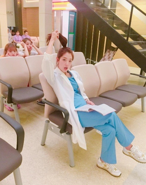 &ldquo;智慧夫妇&rdquo;又发糖！ 《Doctors》朴信惠晒与金来沅亲密合影