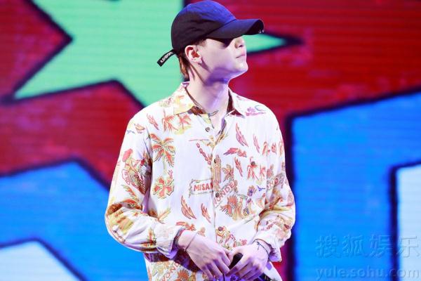 防弹少年团出席中韩武术交流 演出High翻全场