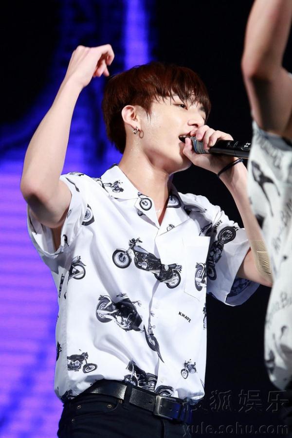 防弹少年团出席中韩武术交流 演出High翻全场