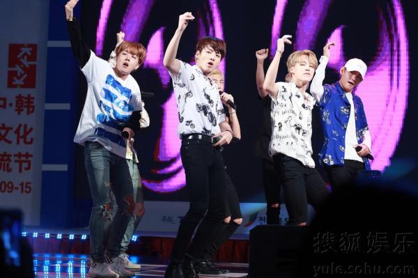防弹少年团出席中韩武术交流 演出High翻全场