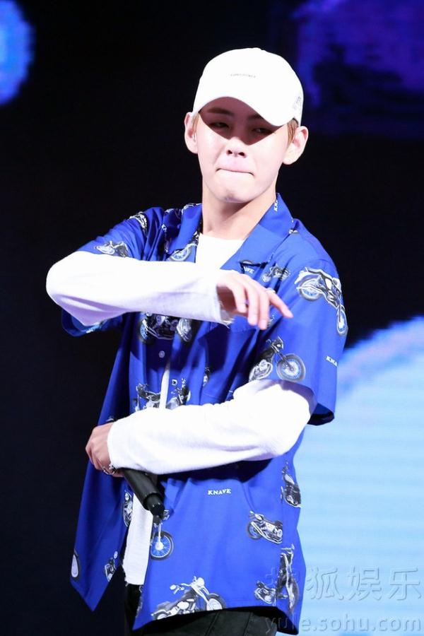 防弹少年团出席中韩武术交流 演出High翻全场