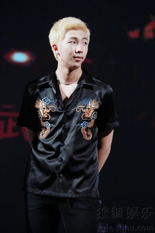 防弹少年团出席中韩武术交流 演出High翻全场