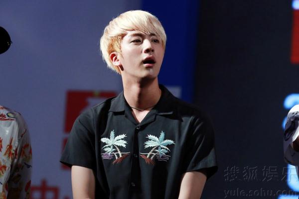 防弹少年团出席中韩武术交流 演出High翻全场