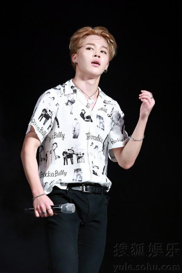 防弹少年团出席中韩武术交流 演出High翻全场