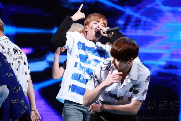 防弹少年团出席中韩武术交流 演出High翻全场