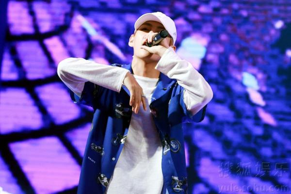 防弹少年团出席中韩武术交流 演出High翻全场