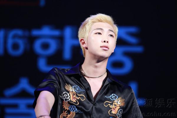 防弹少年团出席中韩武术交流 演出High翻全场