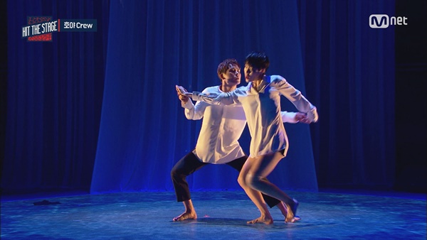 【视频】《Hit The Stage》HOYA火辣交叠女舞者　打败好兄弟夺舞王！