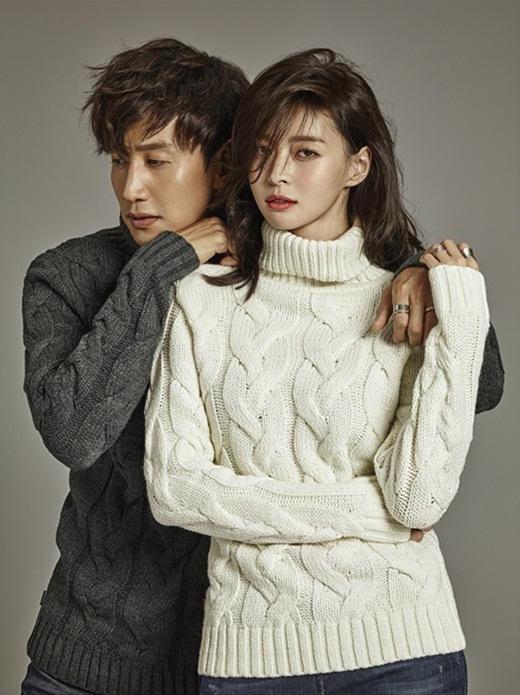 李光洙Nara拍情侣写真 怀旧风演绎甜蜜恋人