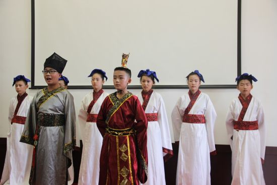 中韩文化交流孟子故里行-首届经典诵读大会在孟子书院举办。