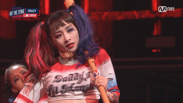 【视频】妮可比&lsquo;小丑女&rsquo;更&lsquo;小丑女&rsquo;　暂夺《Hit The Stage》第一