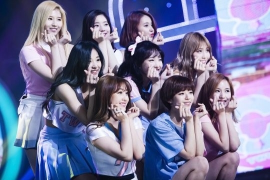 TWICE出演《寻笑人》 今日录制26日播出