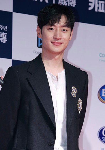 李帝勋出演《朴烈》诠释革命运动家形象