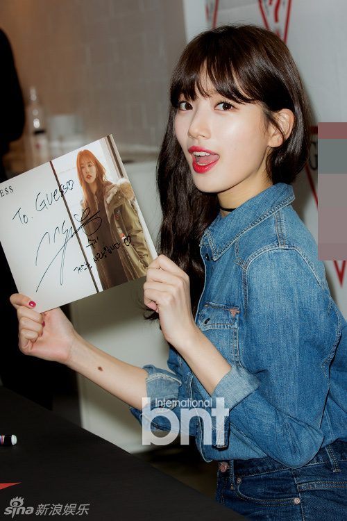 missA秀智超漂亮亮相粉丝签名会