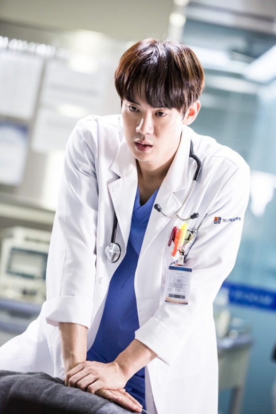 柳演锡徐贤振搭档新剧《浪漫医生》