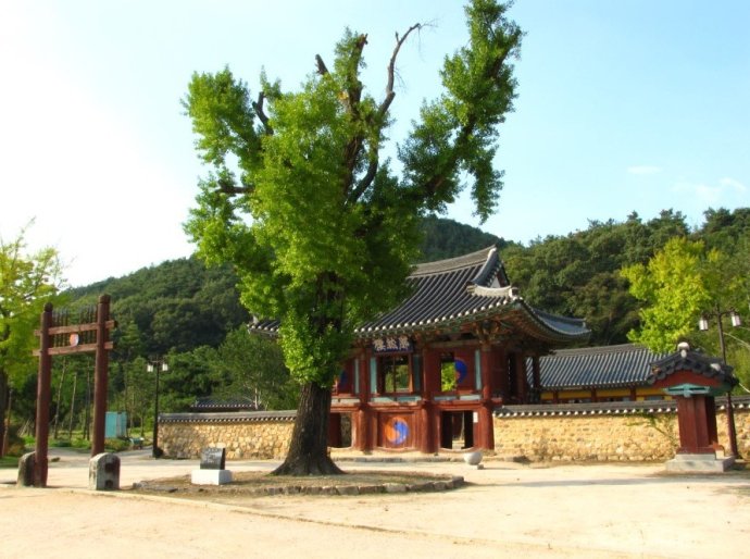 韩国笔岩书院 (1).jpg 韩国书院