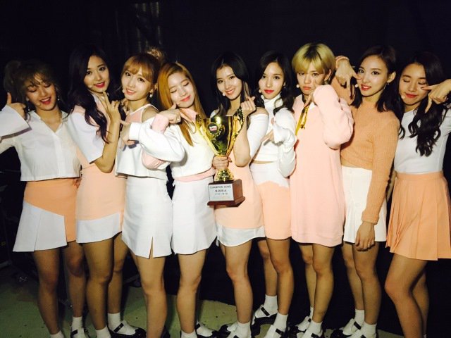 《SHOW CHAMPION(冠军秀)20161102期》TWICE获冠军