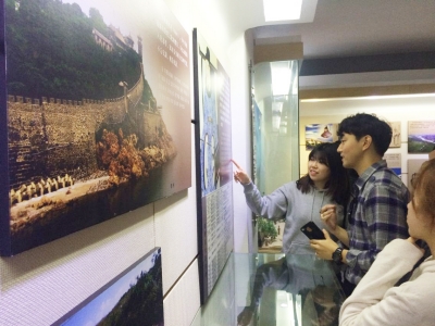 中韩大学生参观崔致远纪念馆