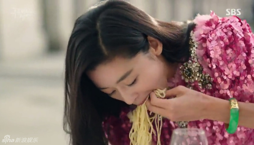 《蓝色大海的传说》昨晚首播 全智贤人鱼扮相美演绎&ldquo;手镯情缘&rdquo;