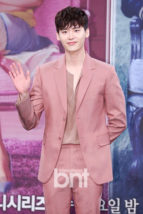 李钟硕新剧《当你沉睡时》 定档SBS水木剧