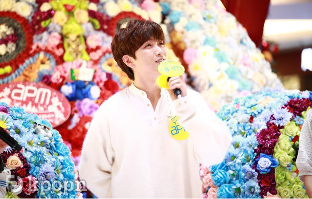 B1A4 灿多香港主持《圣诞爆「熊」王国亮灯典礼》在 apm 商场