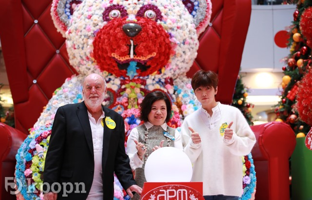 B1A4 灿多香港主持《圣诞爆「熊」王国亮灯典礼》在 apm 商场