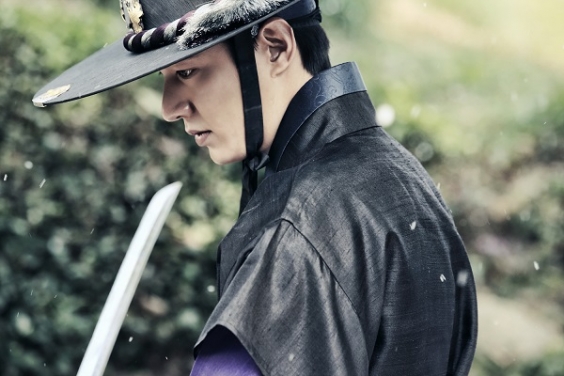 《蓝色大海的传说》最新预告照李敏镐大战群贼 威武帅气