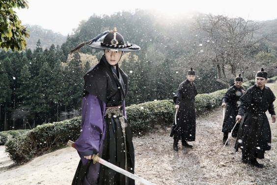 《蓝色大海的传说》最新预告照李敏镐大战群贼 威武帅气