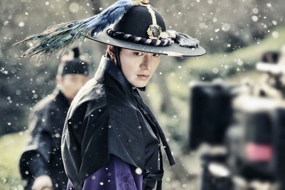 《蓝色大海的传说》最新预告照李敏镐大战群贼 威武帅气