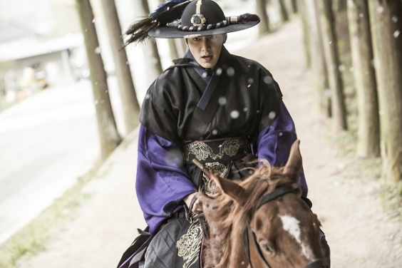 《蓝色大海的传说》最新预告照李敏镐大战群贼 威武帅气