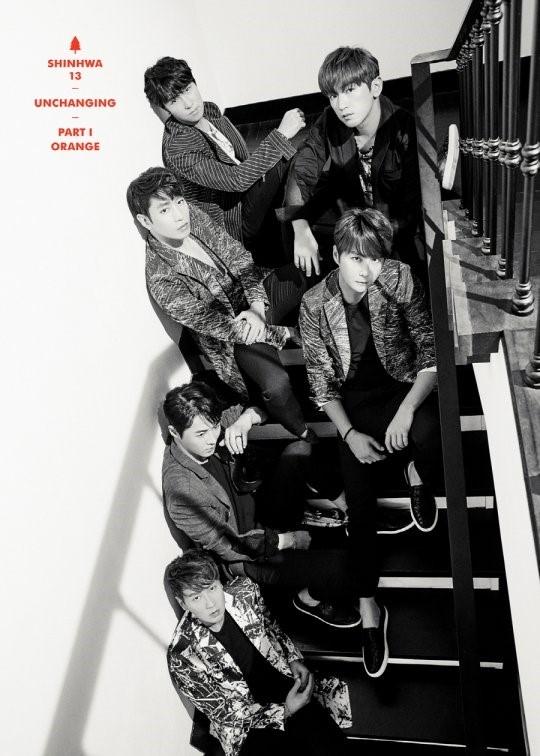 男团神话在NAVER MUSIC公公开第十三张新专辑《SHINHWA 13 UNCHANGING PART 1 – ORANGE》的照片29日发售