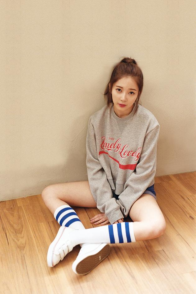 April 彩暻