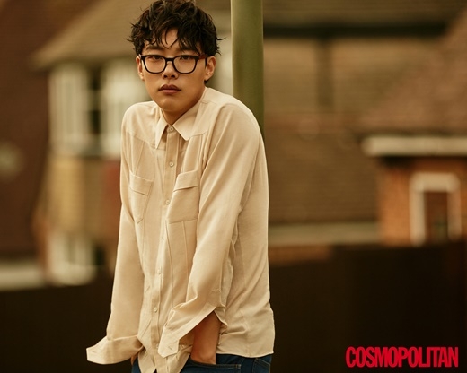 柳俊烈为时尚杂志《COSMOPOLITAN》拍摄最新时尚画报