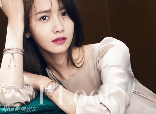 少女时代允儿唯美写真肌肤吹弹可破犹如画中人