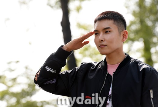 superjunior成员金厉旭被分配军乐队新兵训练结束