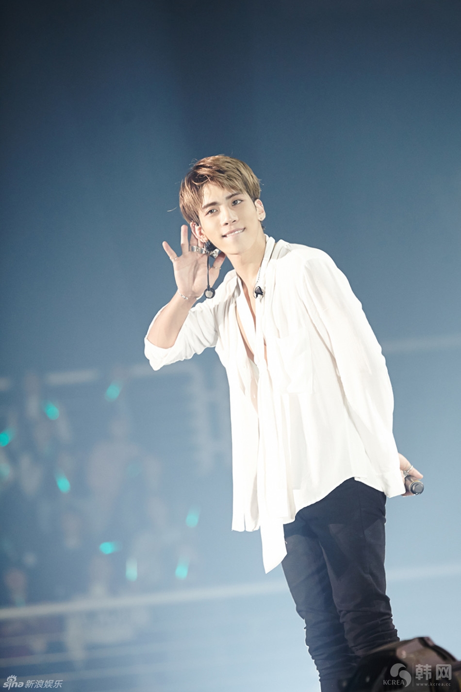 SHINee钟铉9日发新曲 变身型男大秀腹肌