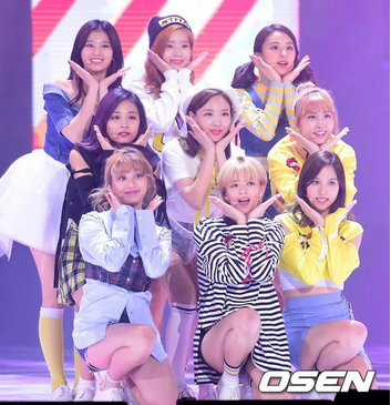 韩国年度热门歌曲评选TWICE《Cheer Up》被选为年度最佳热门歌曲