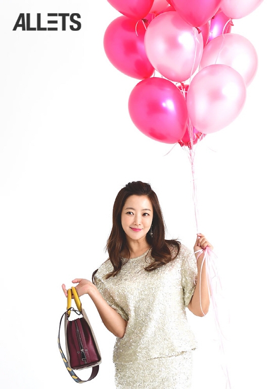金喜善拍摄的“Let’s Share the Heart”公益写真出炉 女神依旧那么美