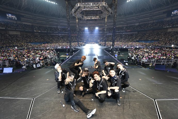 88242-479733.jpg EXO日本巡演圆满结束 李秀满到场打气