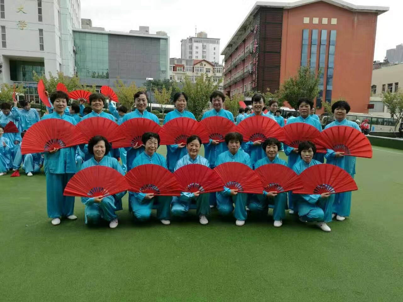 中韩街道太极队参加青岛市太极比赛获得第一名，多次参加街道文艺演出